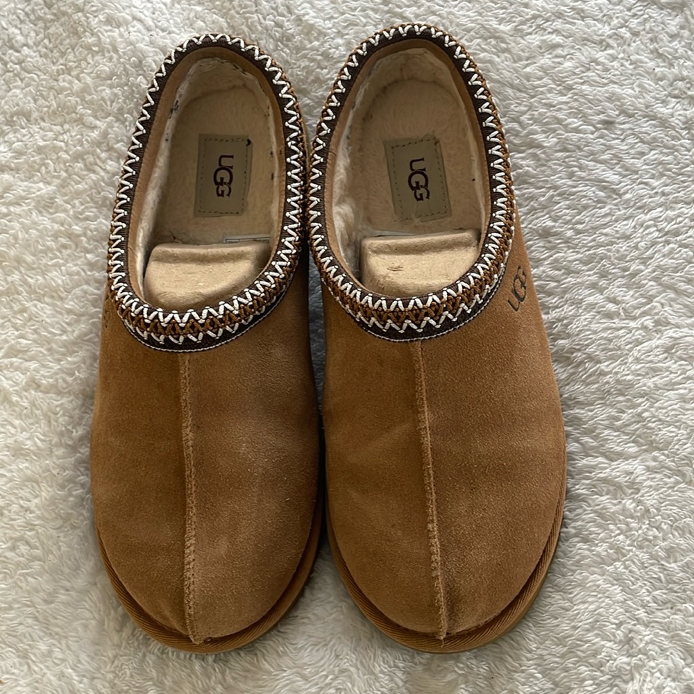 Ugg chestnut color mend Tasman shoe, size 10